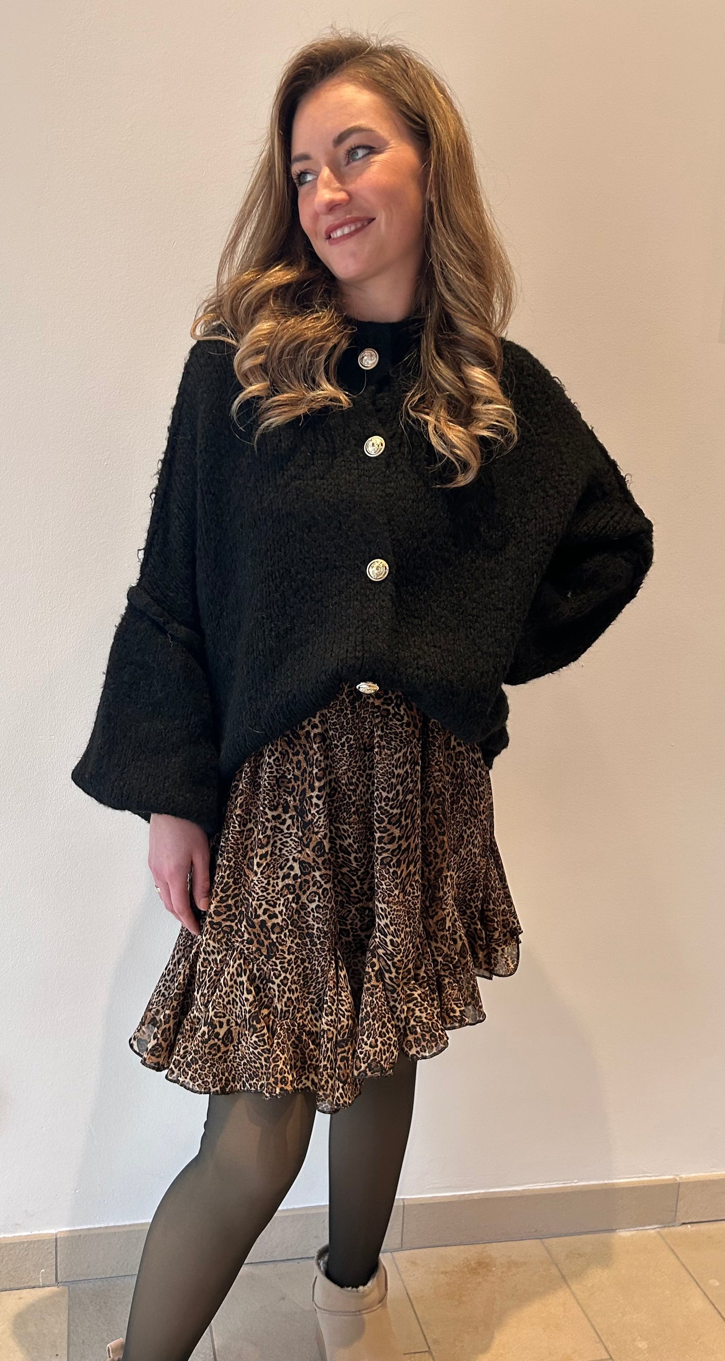 Strickjacke Schwarz mit Silber Knöpfen (lang)