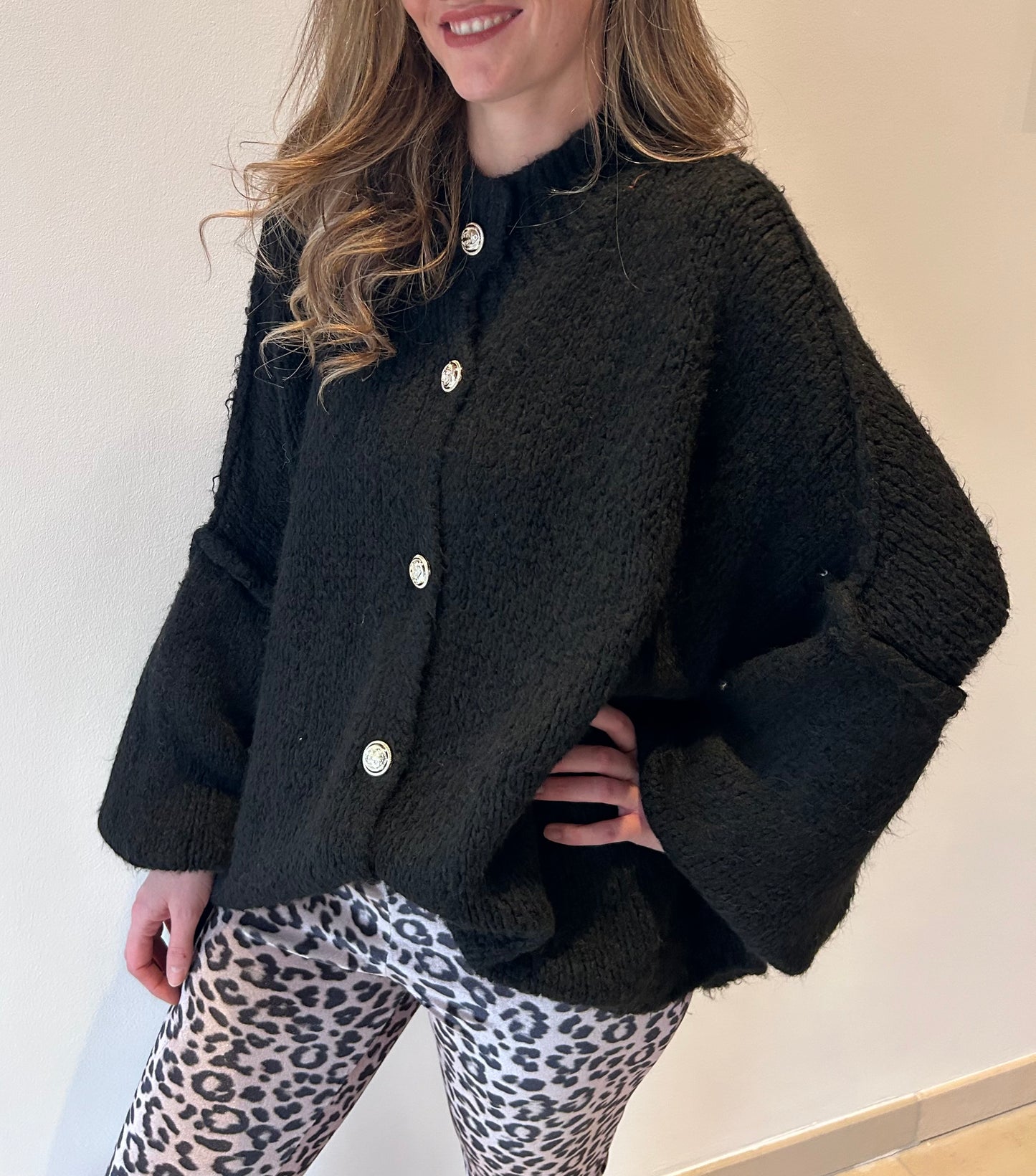 Strickjacke Schwarz mit Silber Knöpfen (lang)